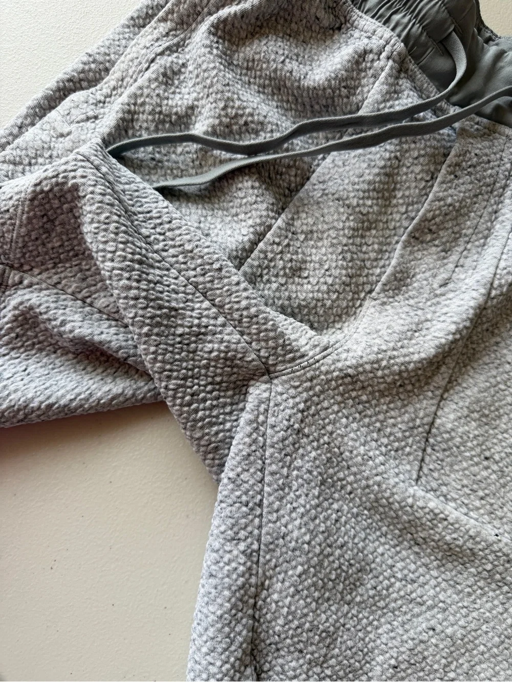 Lululemon mens “Ease The Day Short7” size s